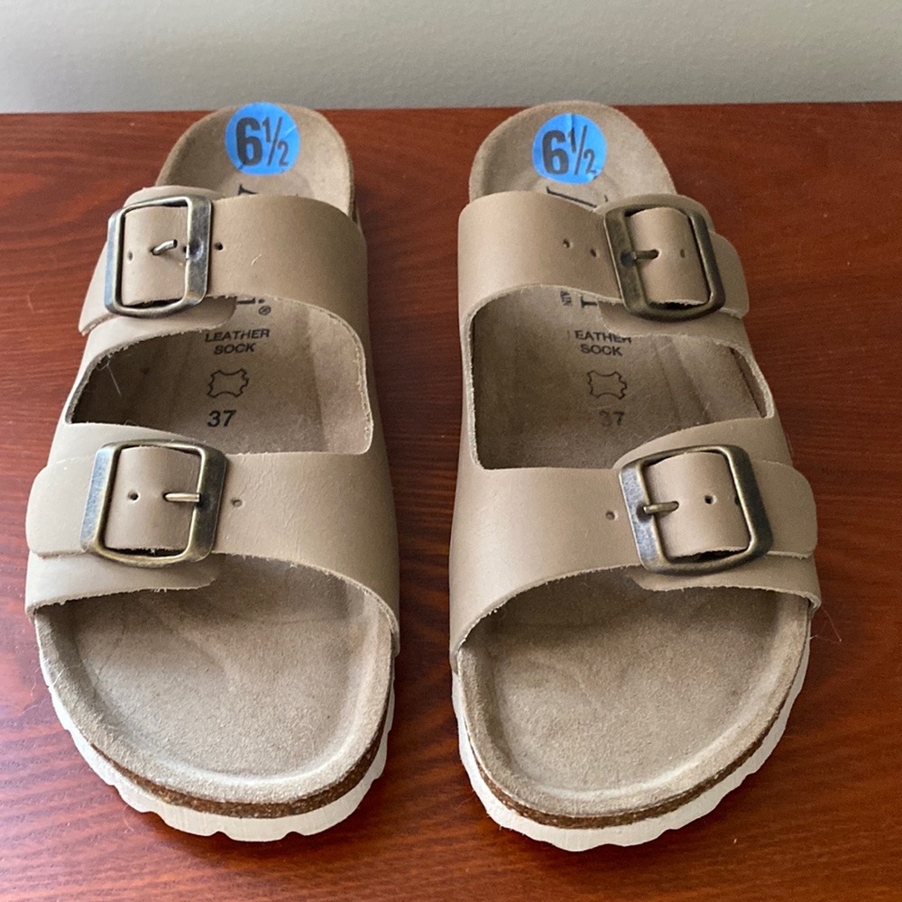 NEW - NEVER WORN Autenti Leather Sandals, Women’s Size 6, Made in Spain